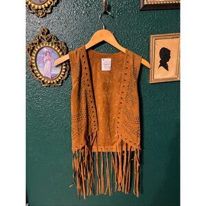 Fornia Women’s Fringe Faux Suede Vest Camel Size Small